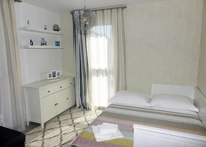 Apartment 4 *
